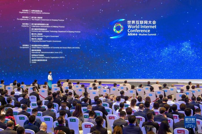 这是11月9日拍摄的开幕式现场。当日，2022年世界互联网大会乌镇峰会在浙江乌镇开幕。新华社记者 江汉 摄